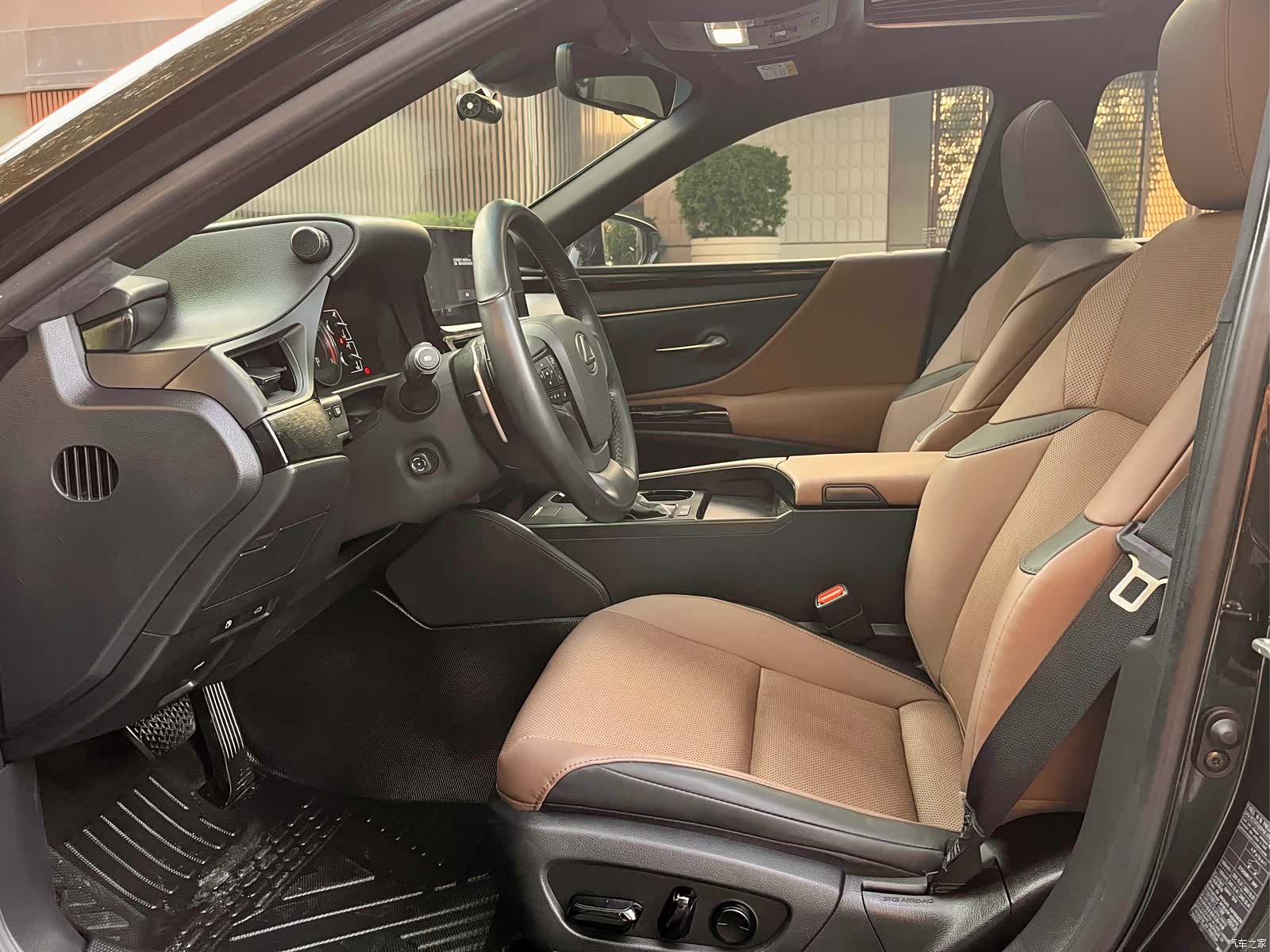 Lexus ES, 2024 4