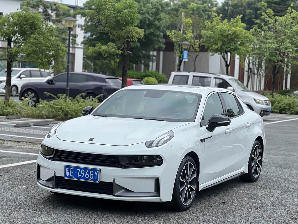 Lynk & Co 03