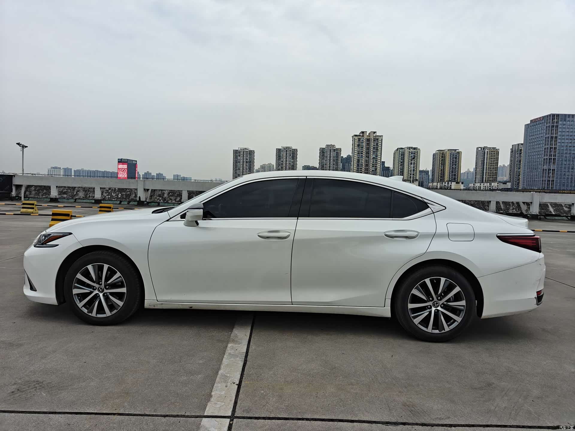 Lexus ES, 2021 11