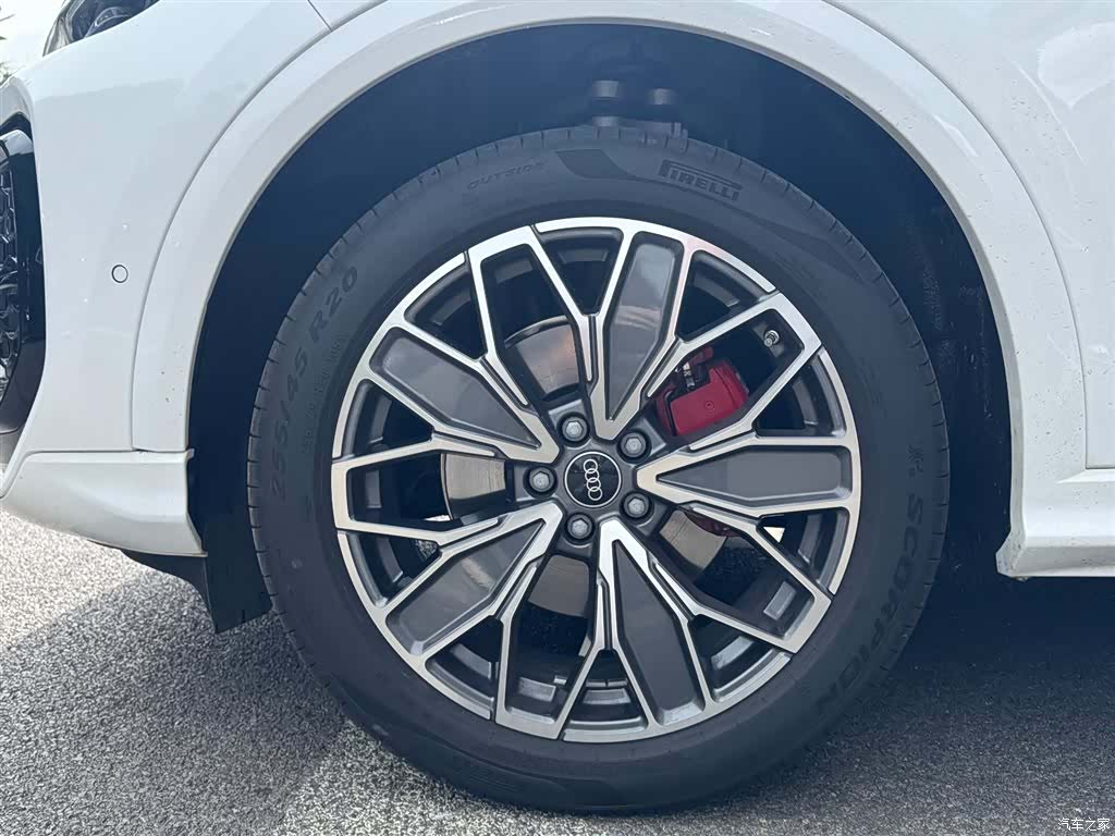 Audi Q5L, 2026 12