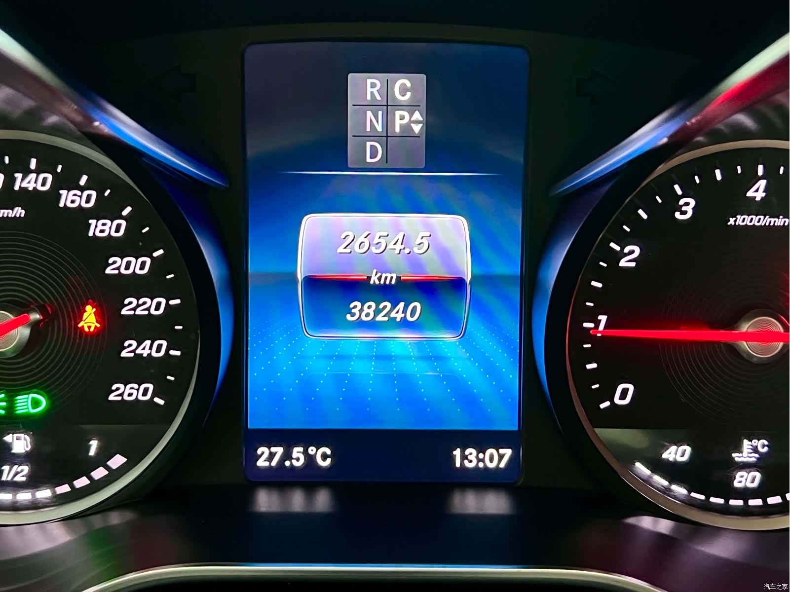 Mercedes-Benz V-Class, 2022 15