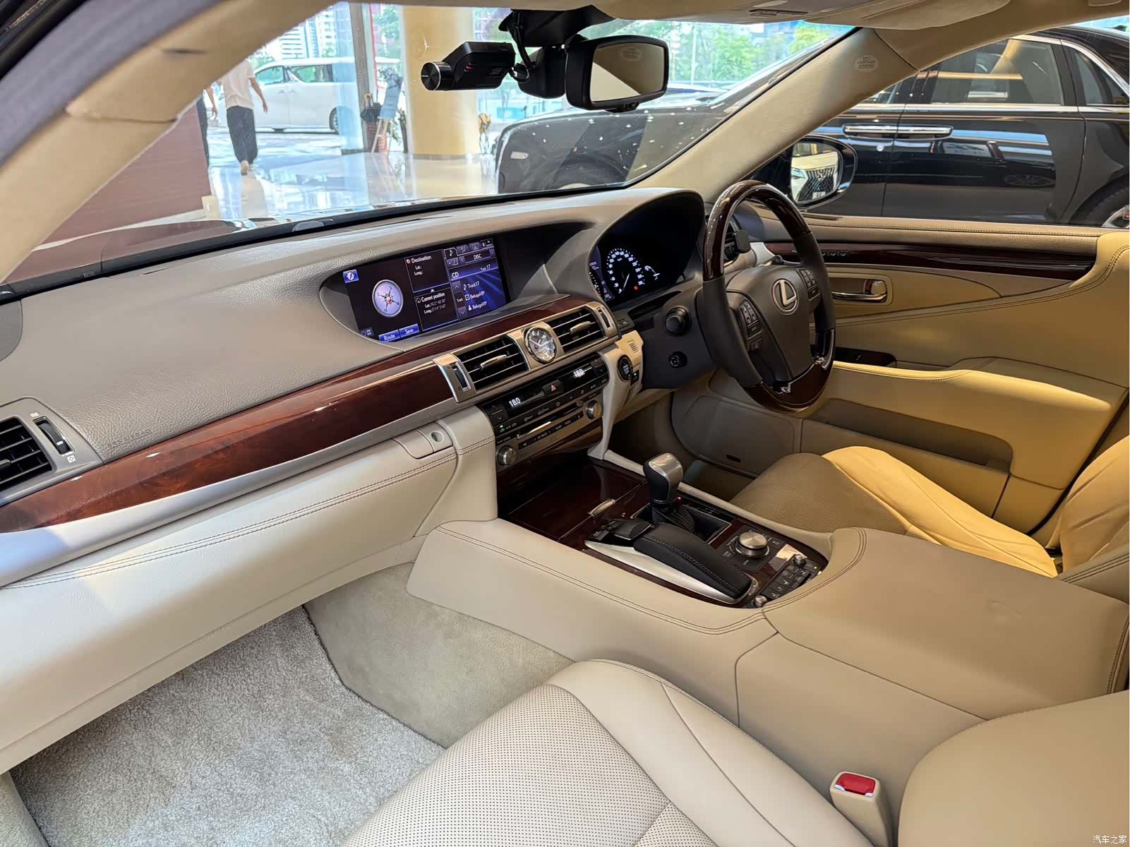 Lexus LS, 2013 9