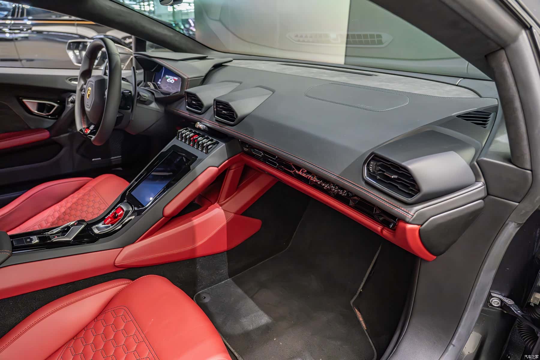 Lamborghini Huracán, 2021 все фото
