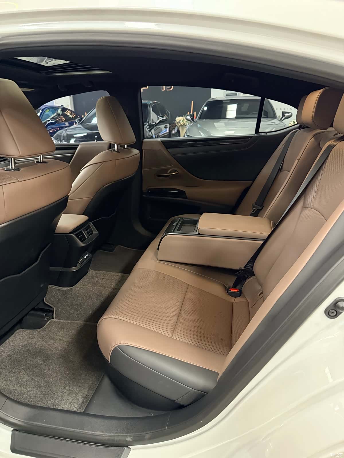 Lexus ES, 2024 все фото