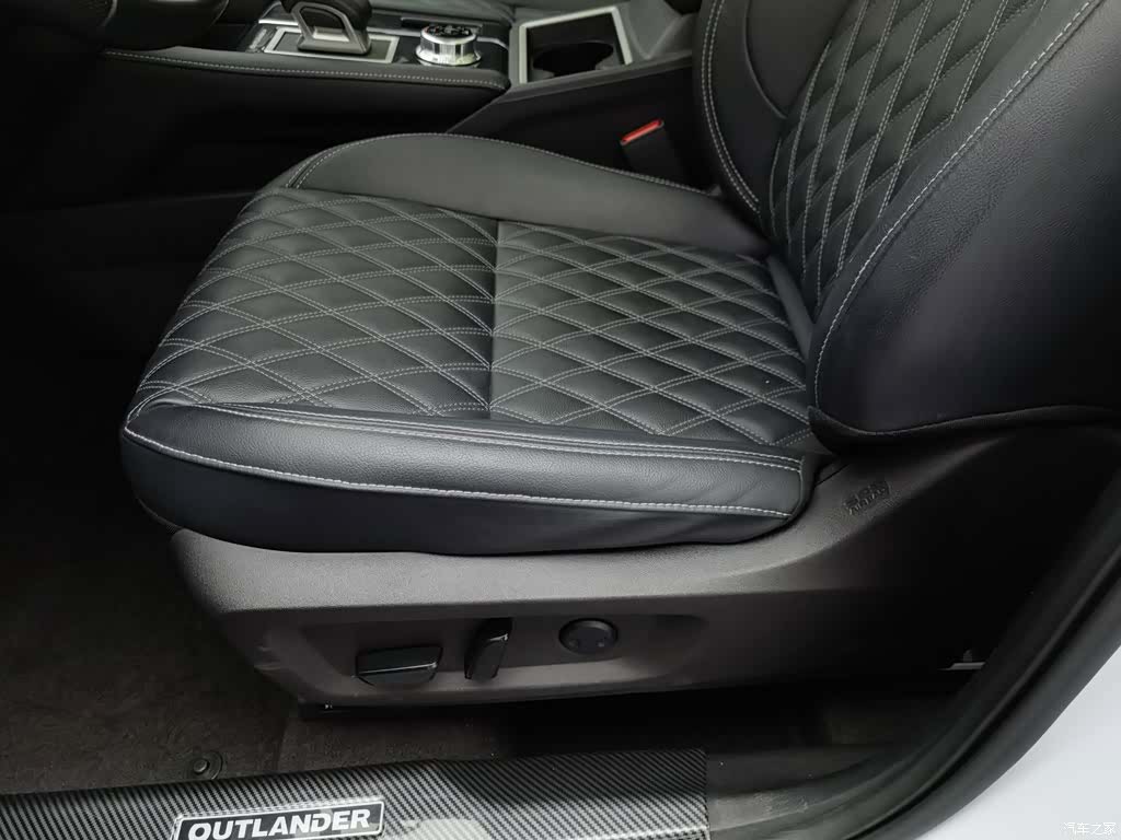 Mitsubishi Outlander, 2023 20