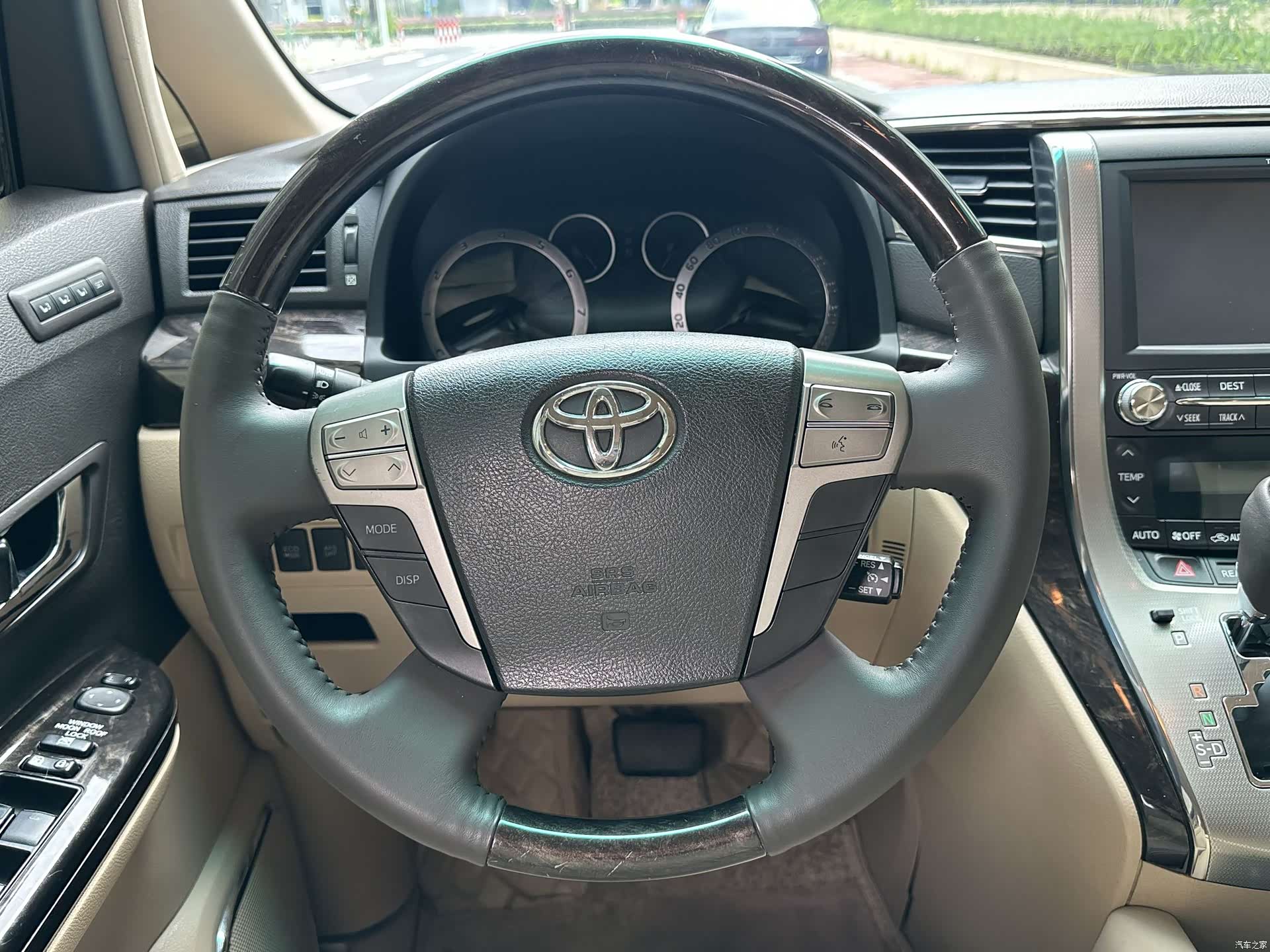 Toyota Alphard, 2014 все фото