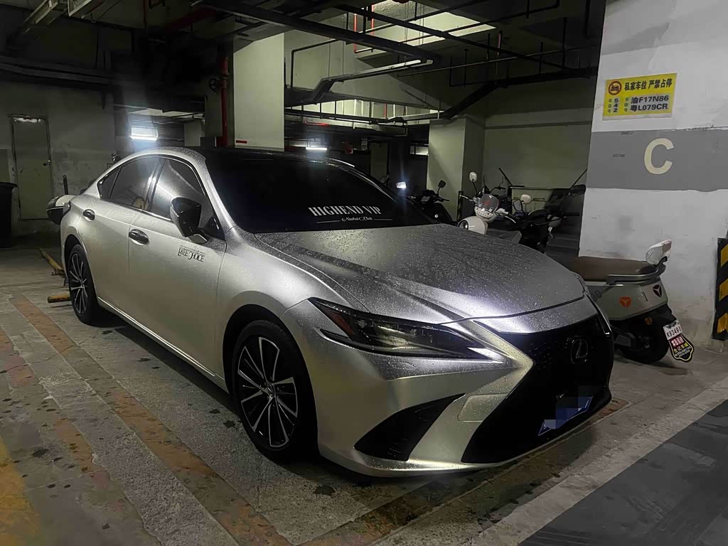 Lexus ES