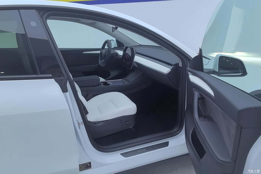 Tesla Model Y, 2023 8