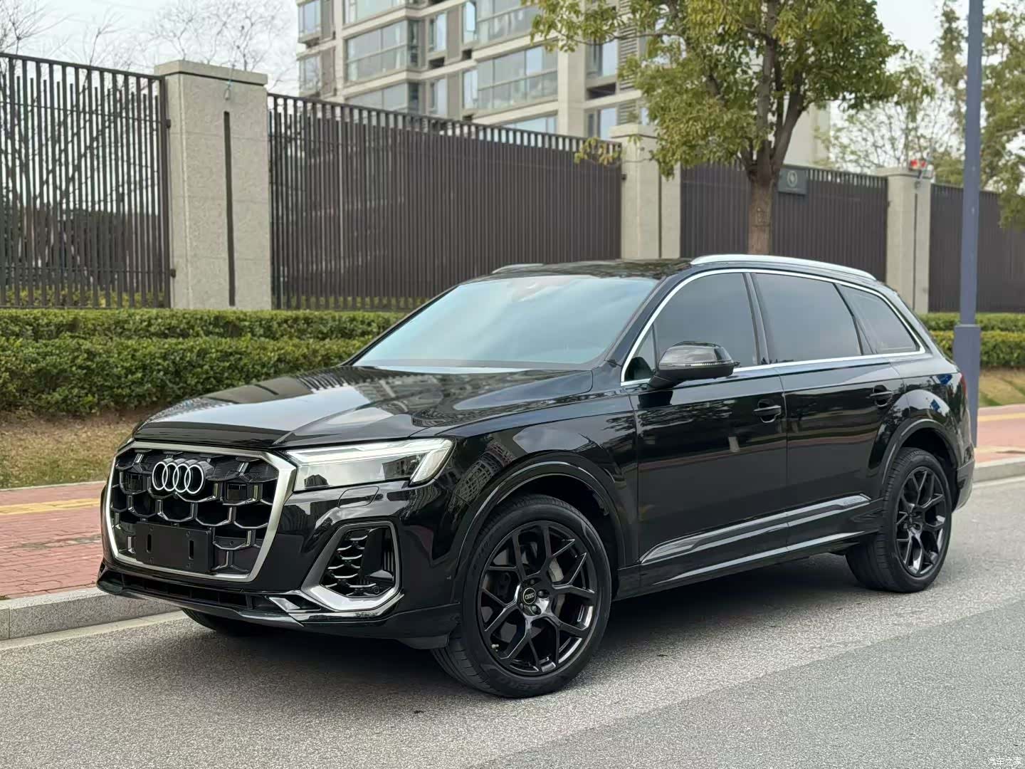 Audi Q7, 2024 1