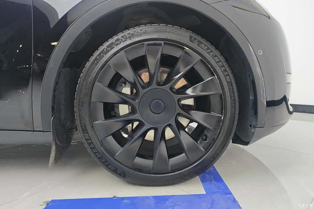 Tesla Model Y, 2023 6