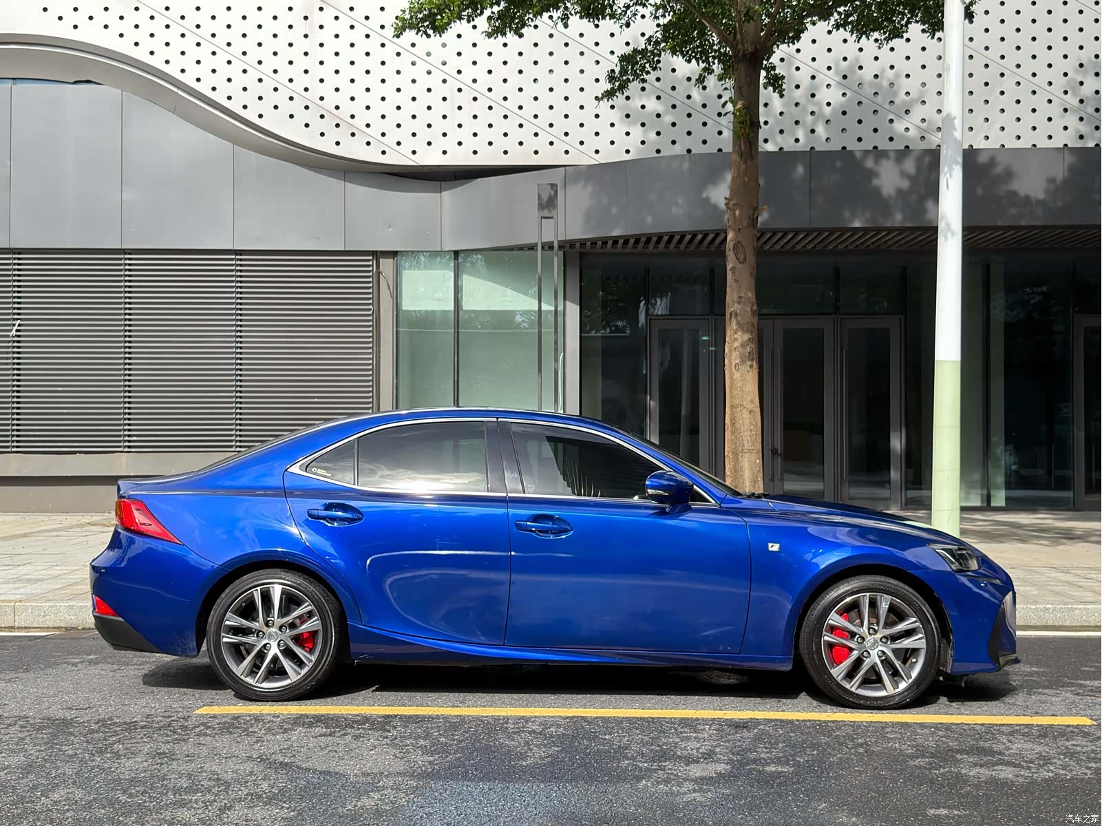 Lexus IS, 2018 8
