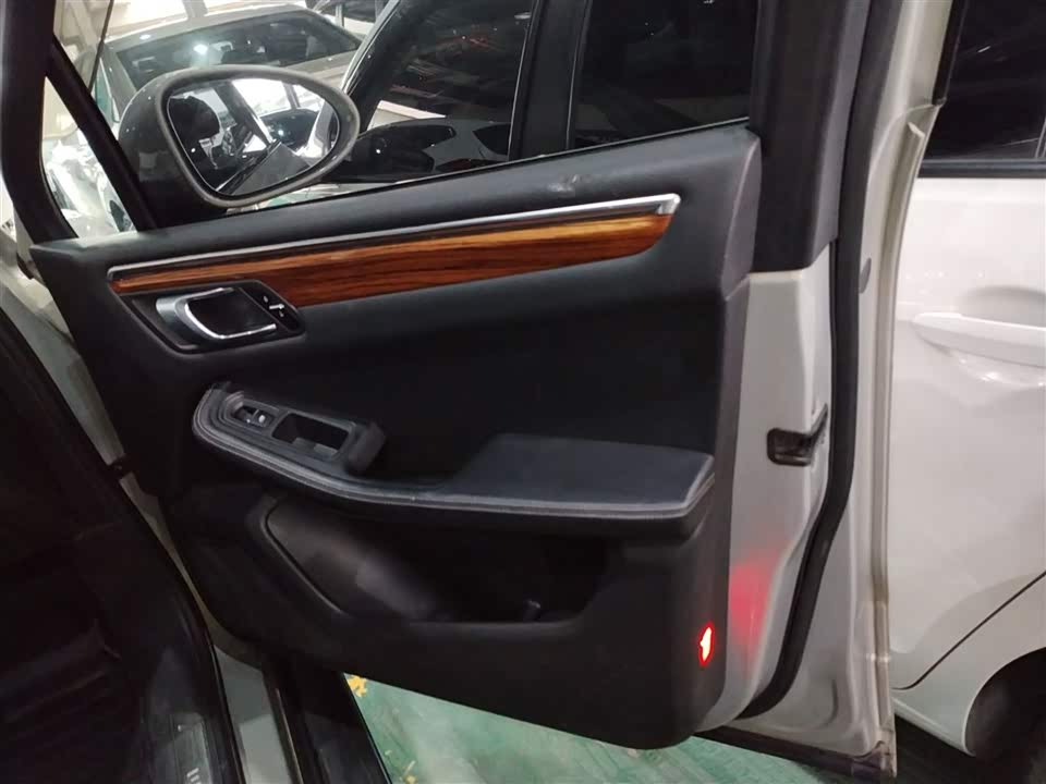 Zotye SR9 Zotye SR9