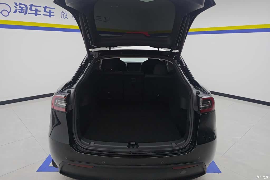 Tesla Model Y, 2023 4