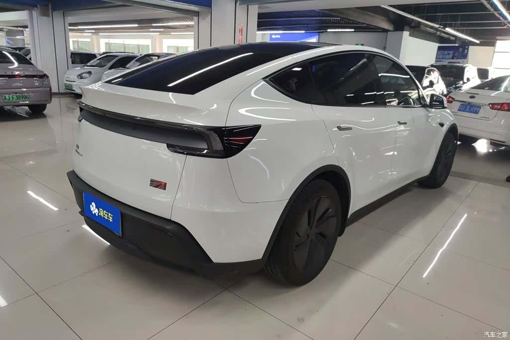 Tesla Model Y, 2025 3