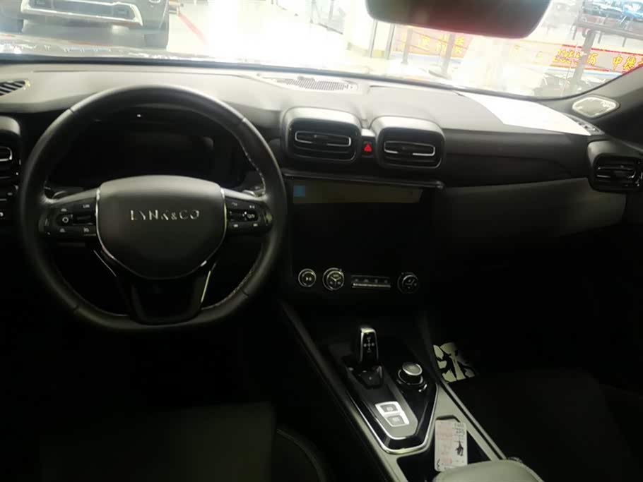 Lynk & Co 03