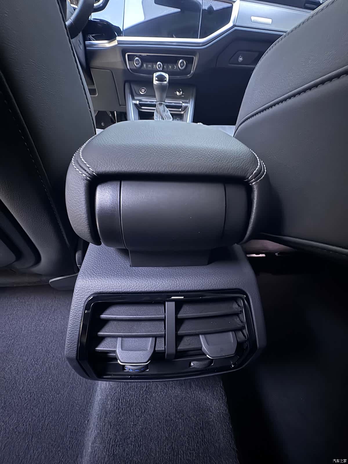 Audi Q3, 2023 13