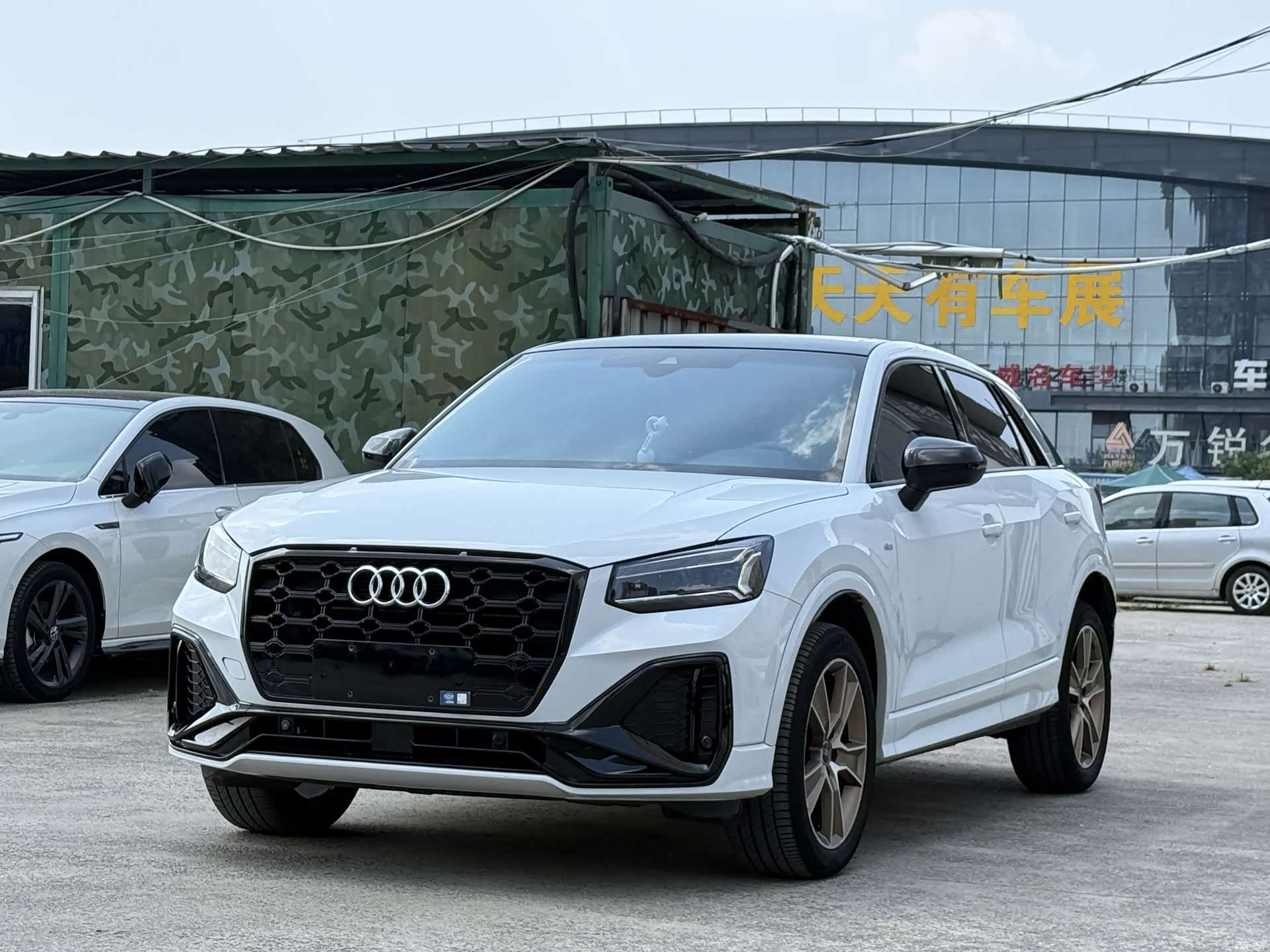 Audi Q2L, 2023 1