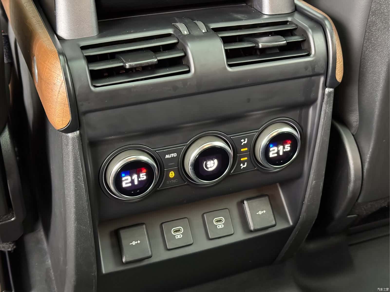 Land Rover Defender, 2022 12