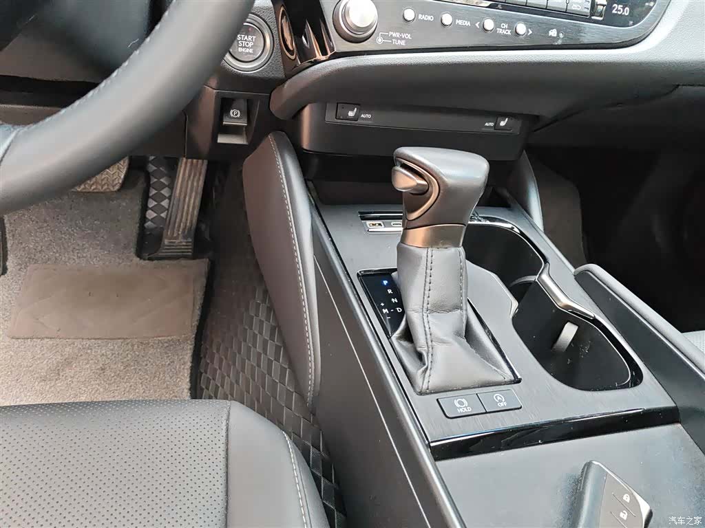 Lexus ES, 2023 14