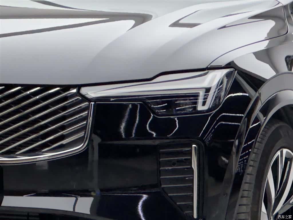 Volvo XC90, 2025 3