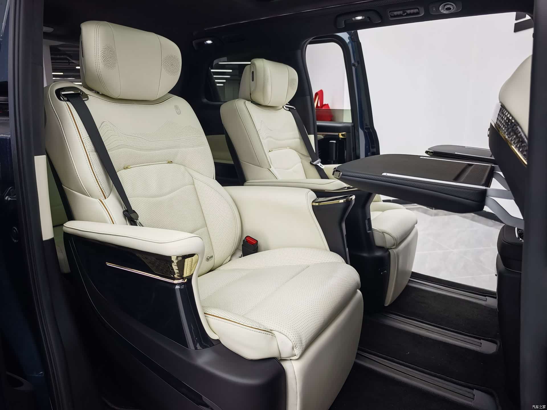 Trumpchi M8, 2023 11