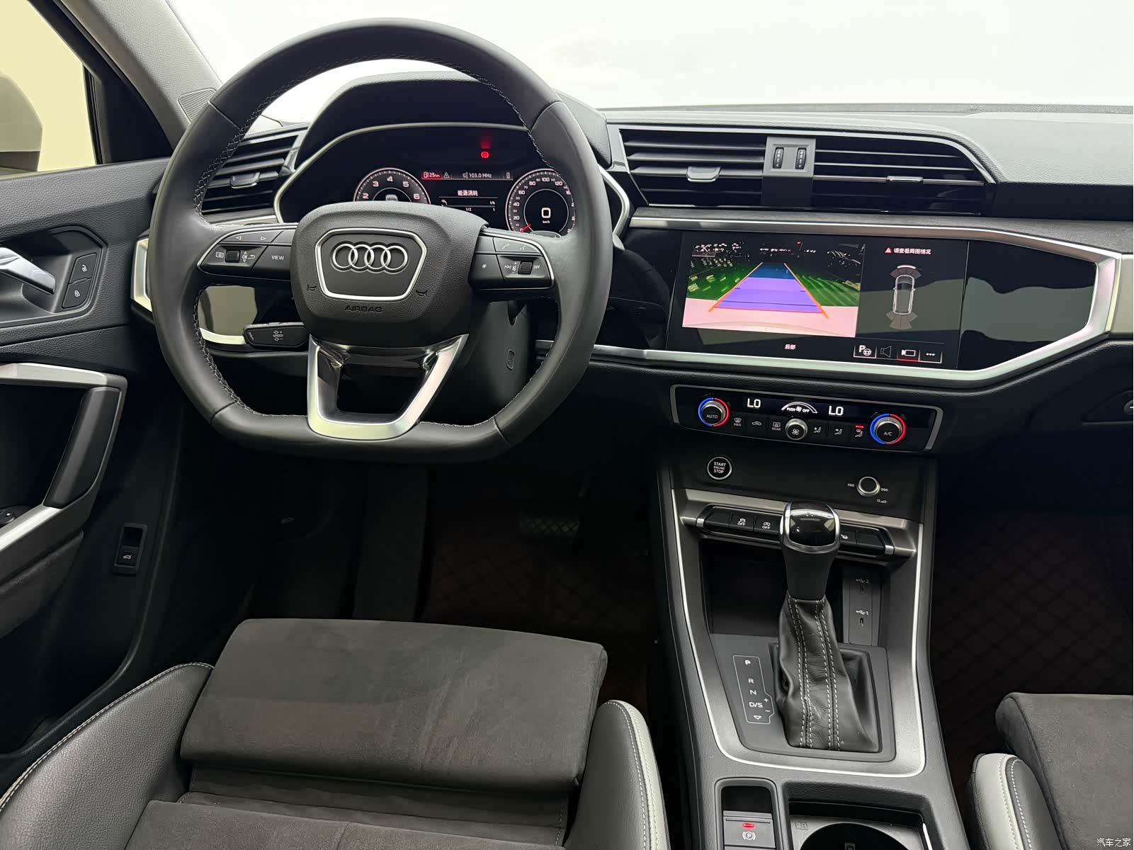 Audi Q3, 2023 10