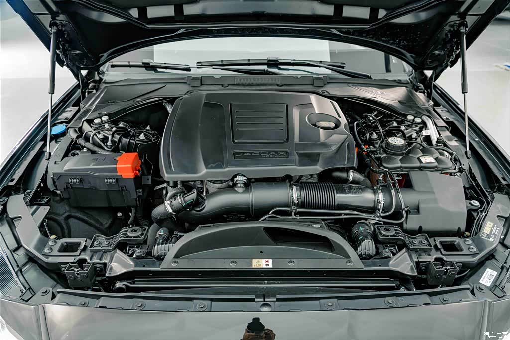 Land Rover P250, 2025 24