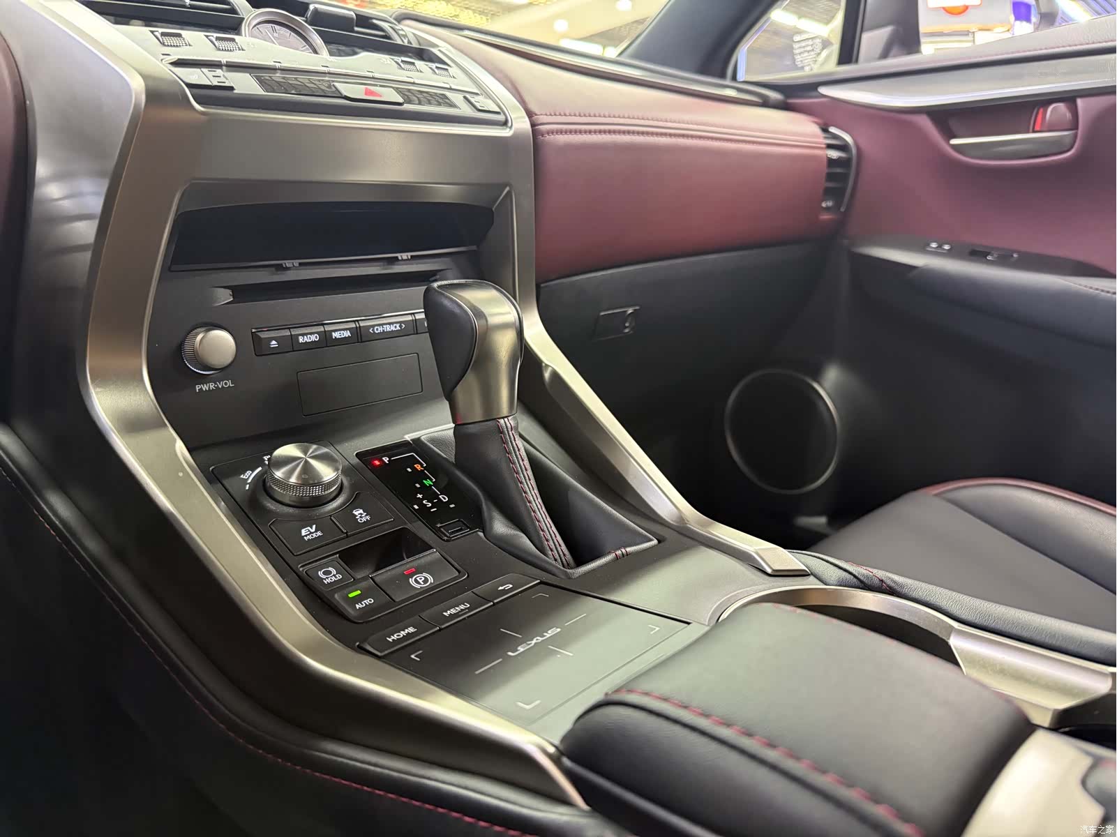 Lexus NX, 2020 15