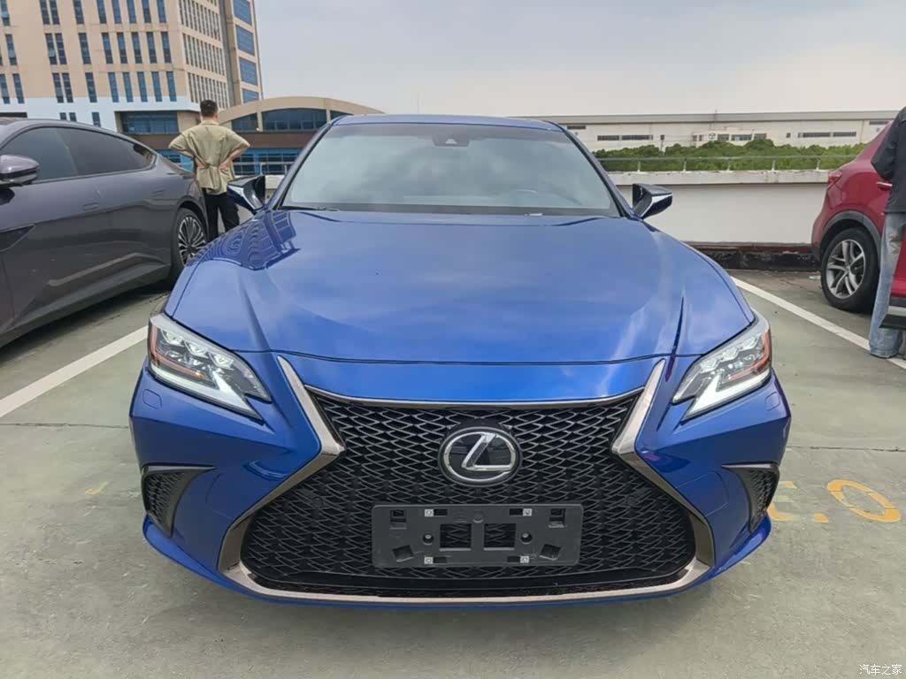 Lexus ES, 2019 3