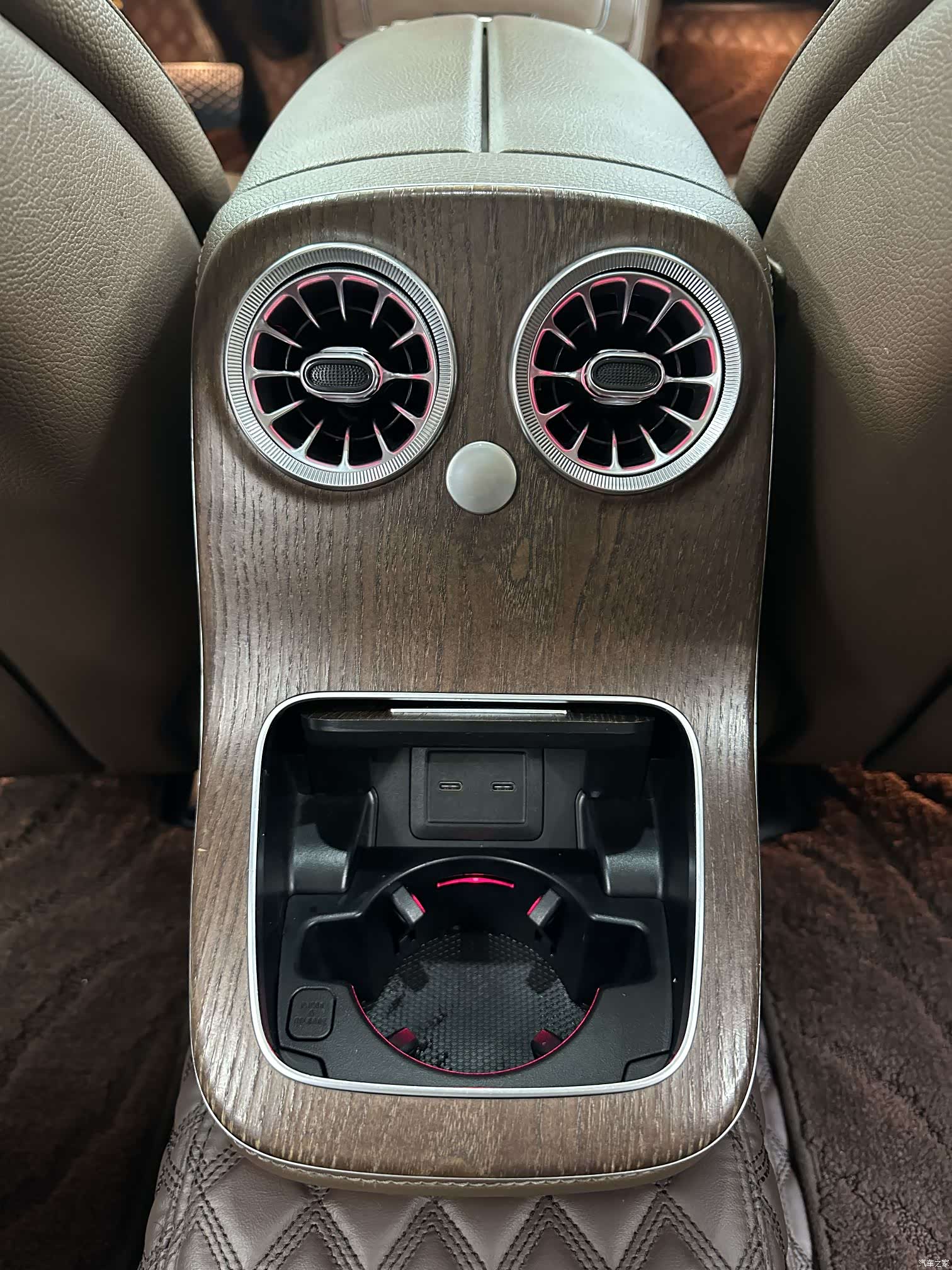 Mercedes-Benz E-Class, 2022 24