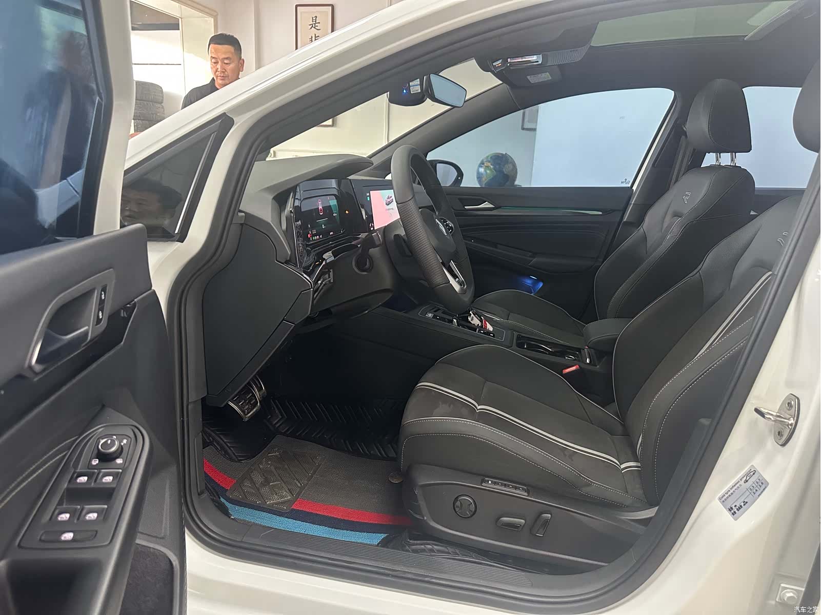 Volkswagen Golf, 2023 все фото