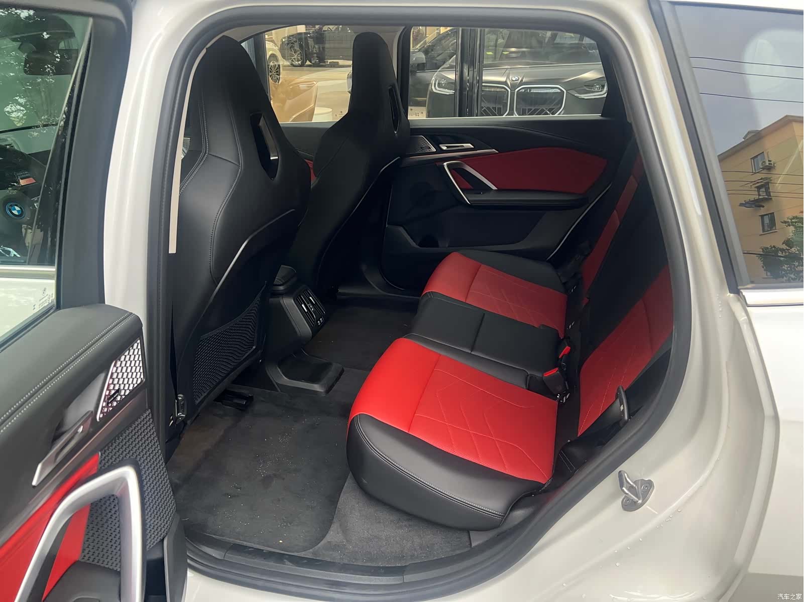 BMW iX1, 2025 14