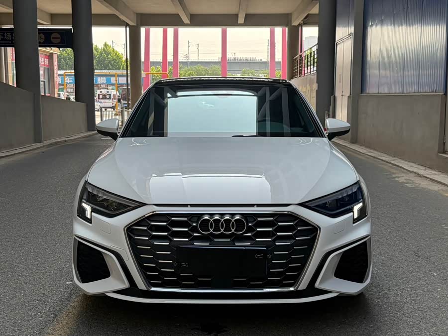 Audi A3 2023, фото 2