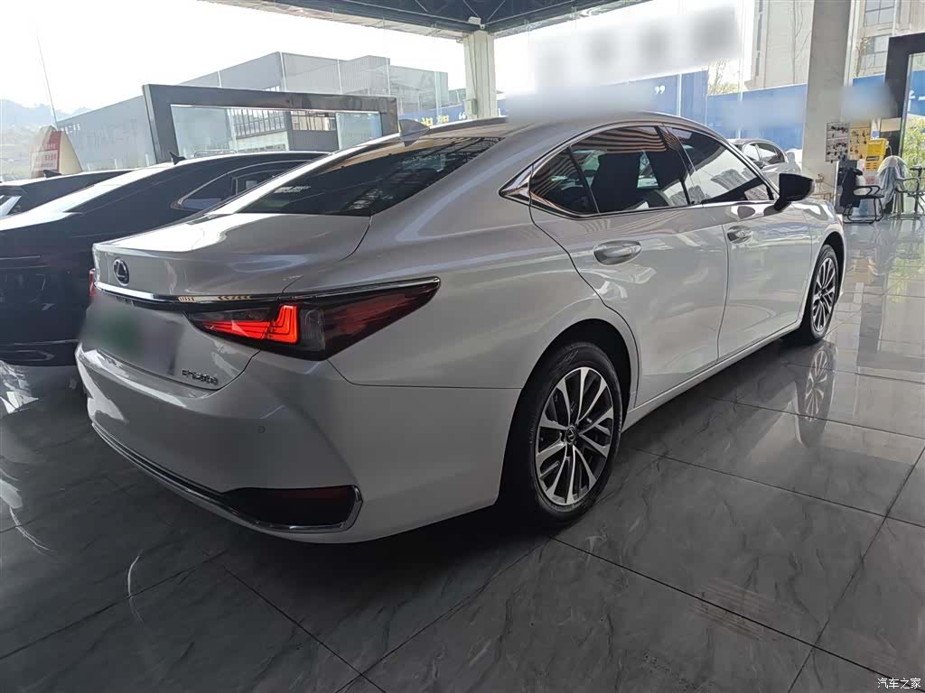 Lexus ES, 2023 все фото