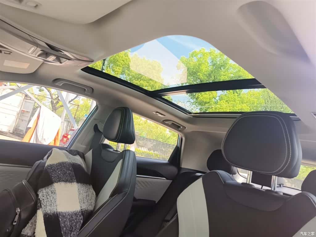 Geely Coolray, 2022 14