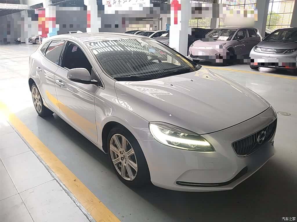 Volvo V40, 2019 4