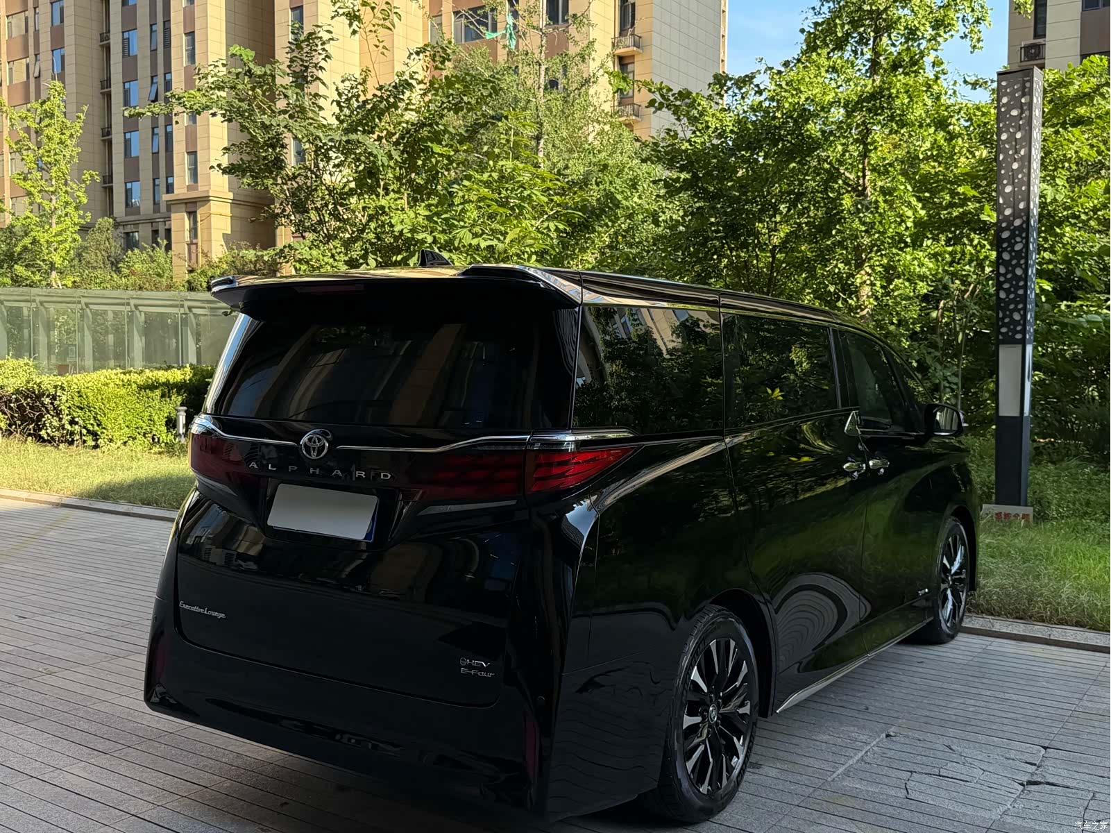 Toyota Alphard, 2025 7