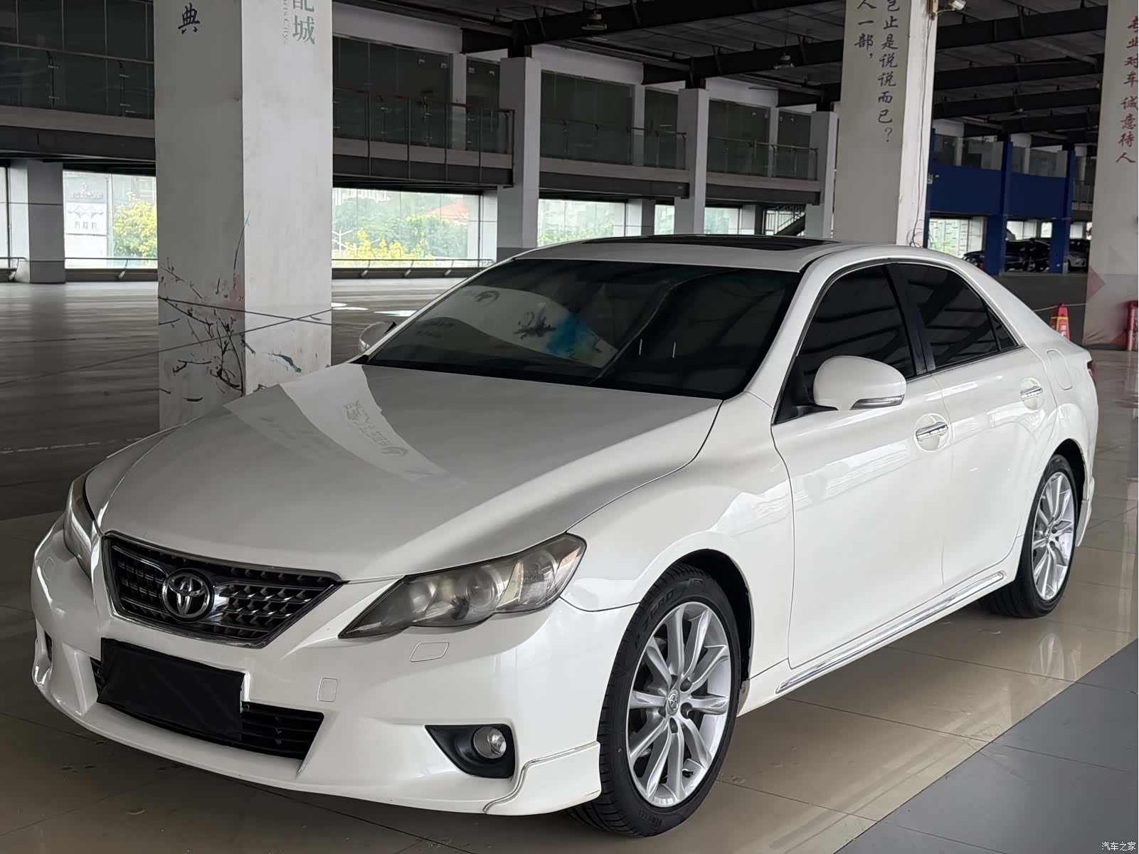 Toyota 2.5V, 2012 1