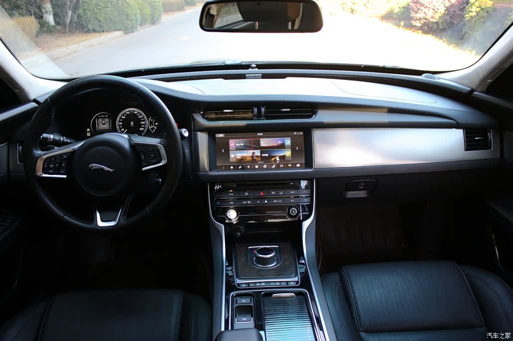 Land Rover XFL, 2018 12