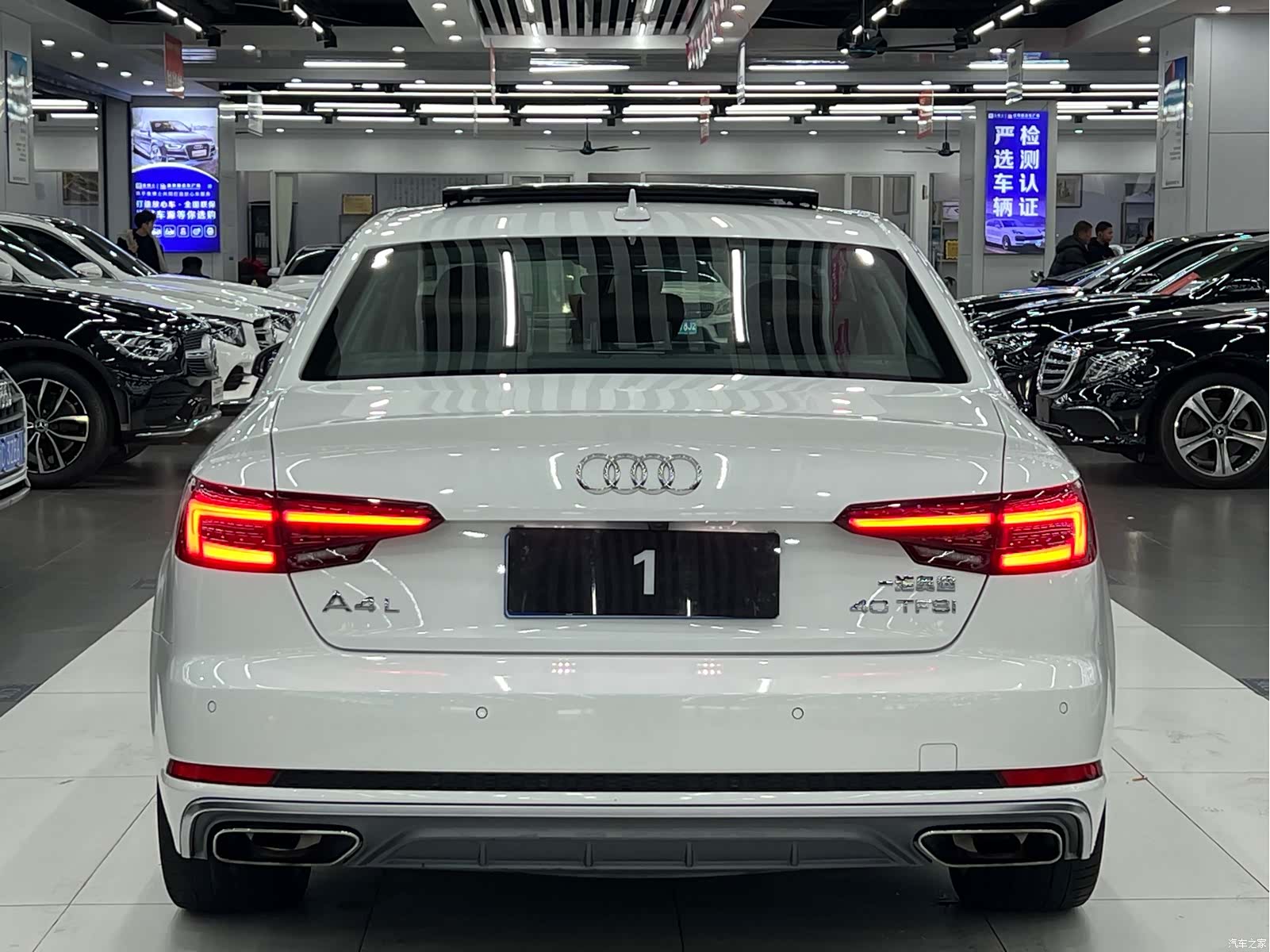 Audi A4L, 2019 все фото