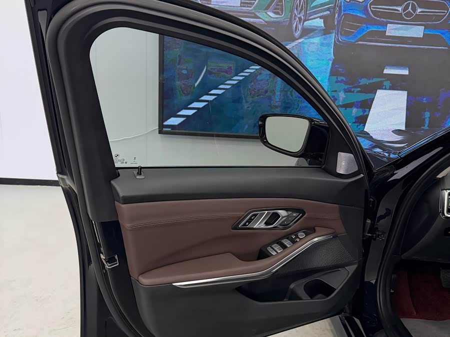 BMW 3 Series 2023, фото 12