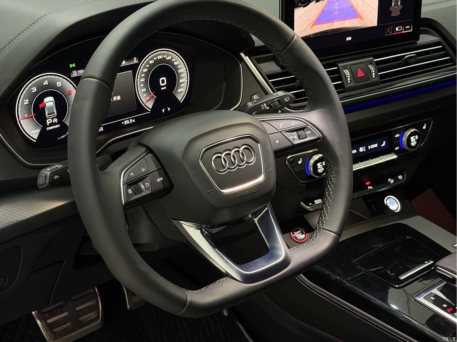 Audi Q5L, 2025 11