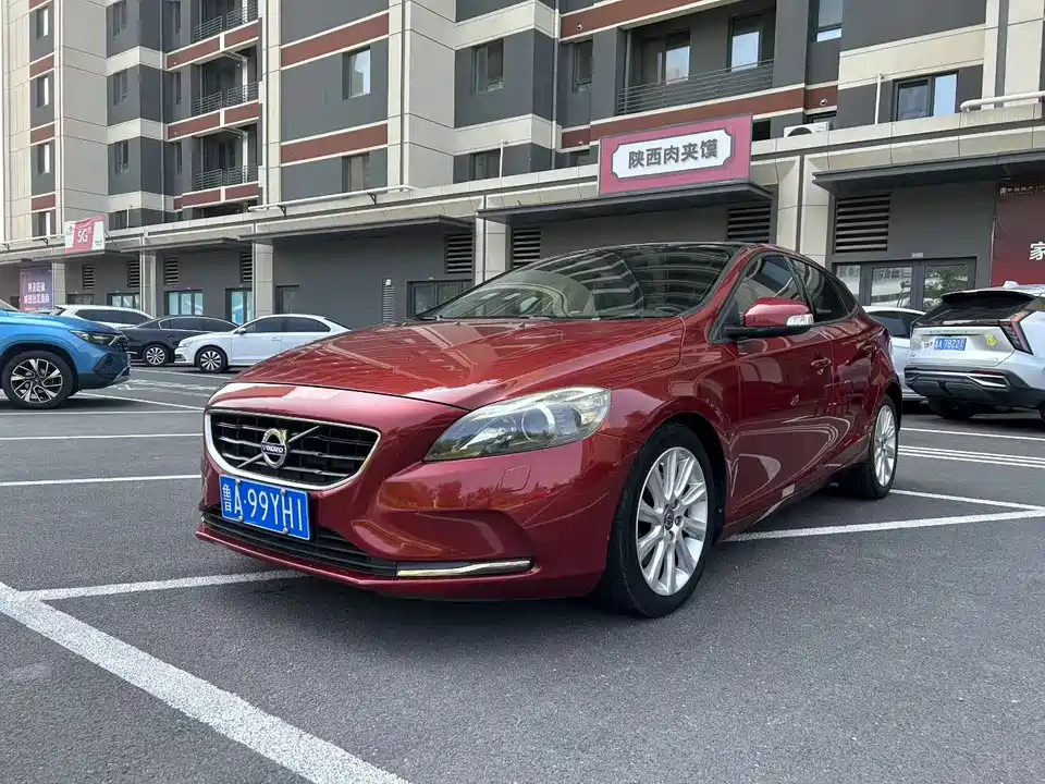 Volvo V40