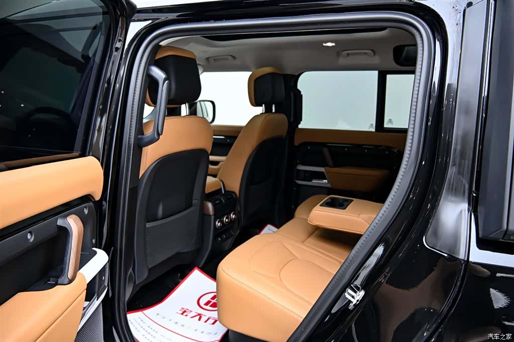 Land Rover Defender, 2024 13