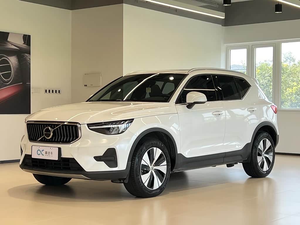 Volvo XC40 2024 B3 Luxury