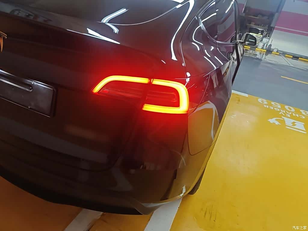 Tesla Model Y, 2023 8