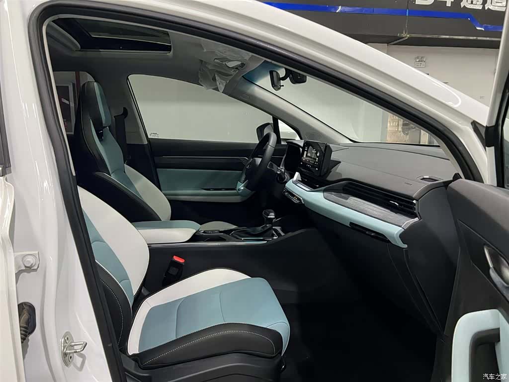 Geely Emgrand, 2023 17
