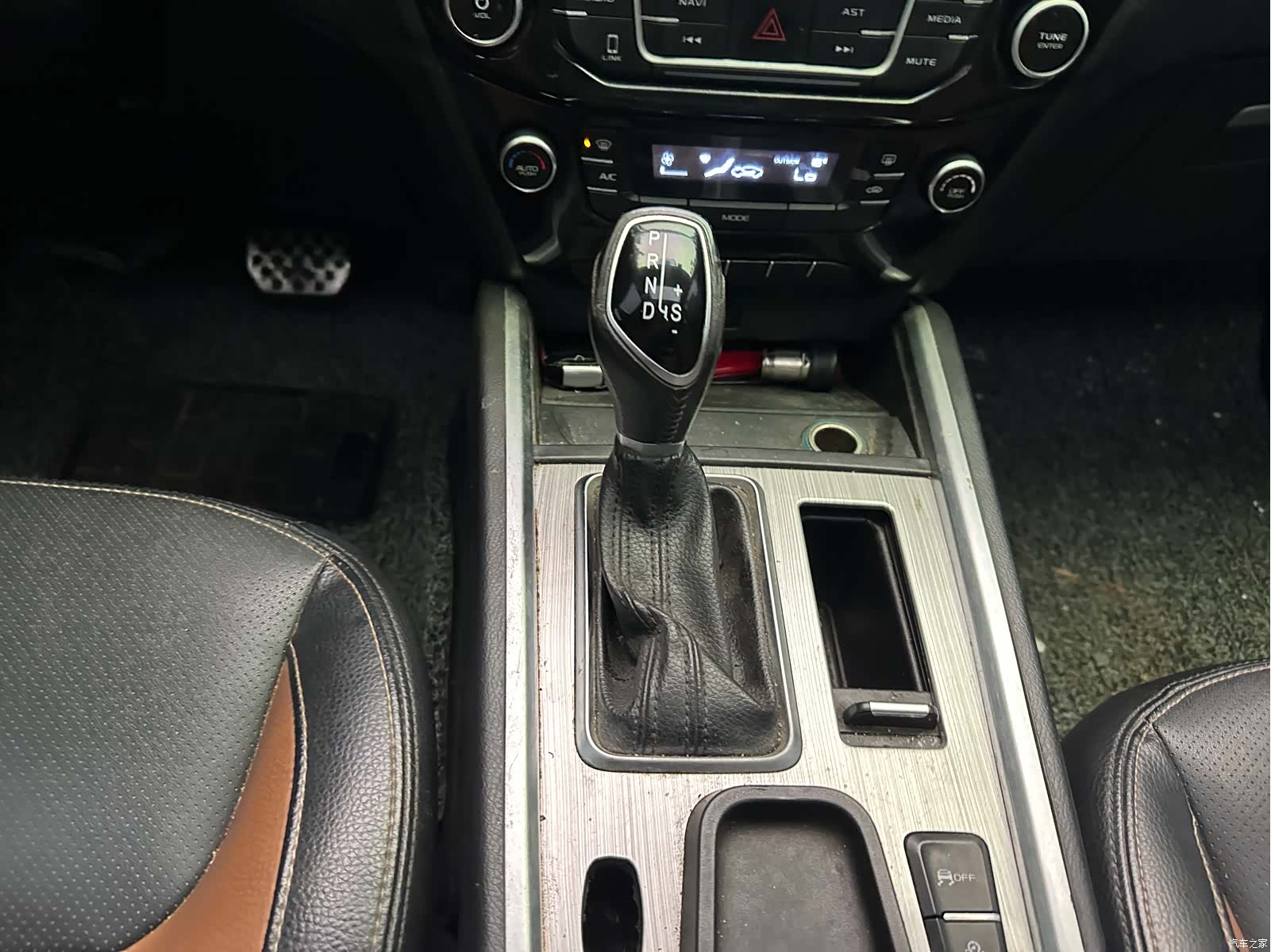 Geely X6, 2017 10