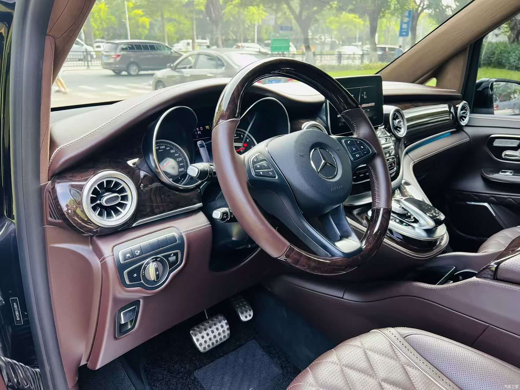 Mercedes-Benz V-Class, 2020 11