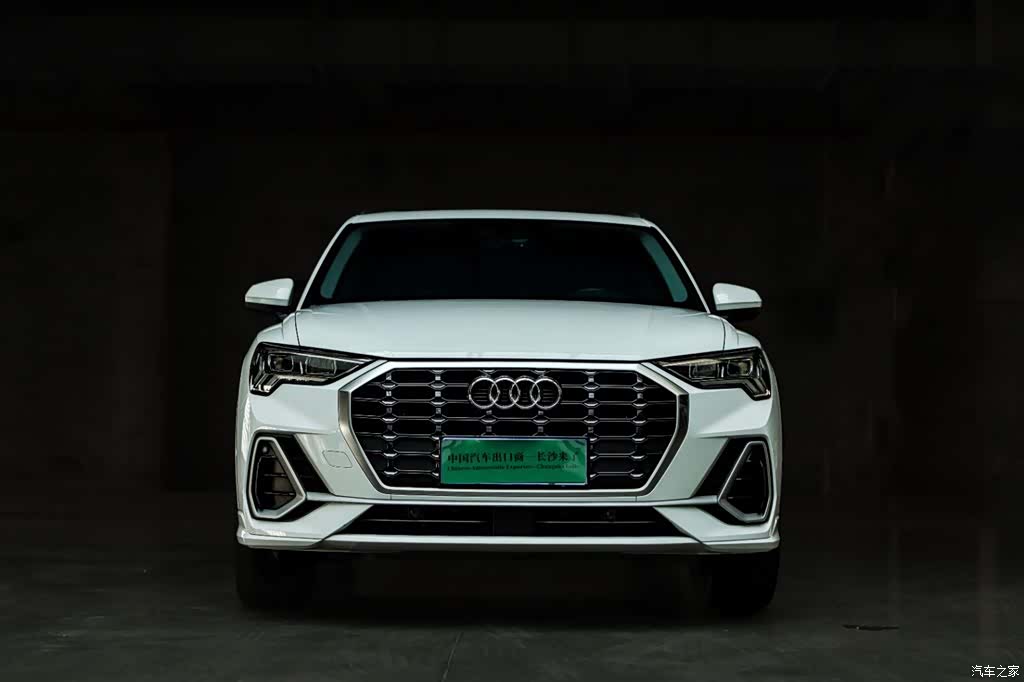 Audi Q3, 2023 2